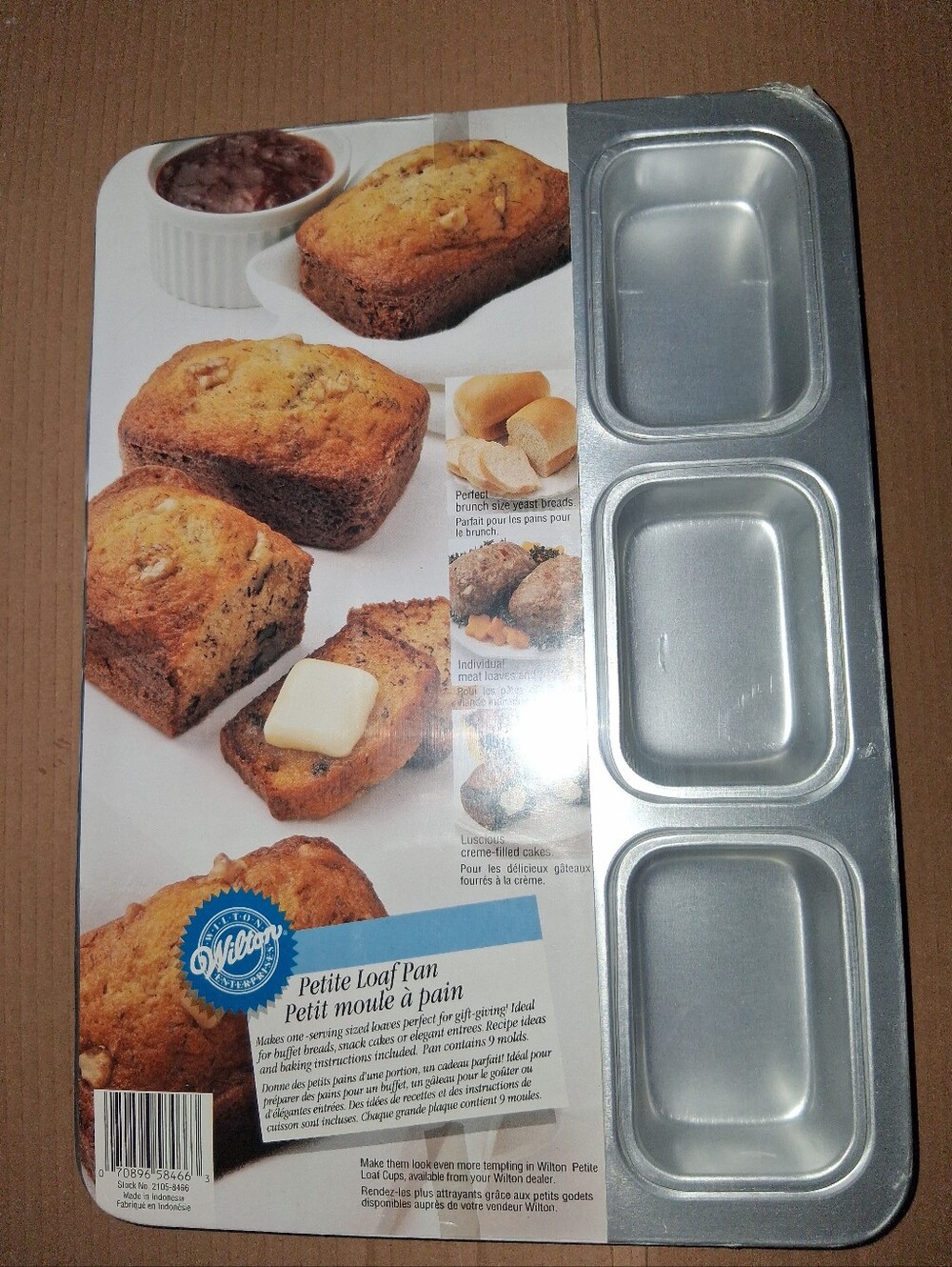 Wilton Silver 3-Cavity Petite Loaf Pan Sealed